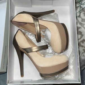 Suede platform pumps with strap